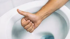 Jeden večerný trik — a zápach na toalete zmizne na niekoľko dní